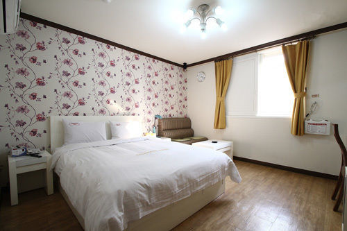 Cherbourg Hotel تشيونان المظهر الخارجي الصورة