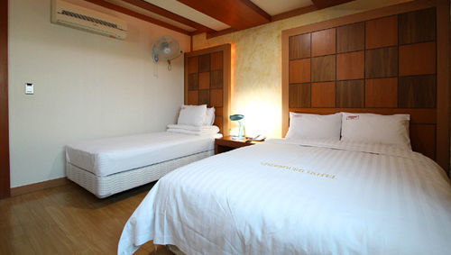 Cherbourg Hotel تشيونان المظهر الخارجي الصورة