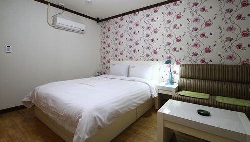 Cherbourg Hotel تشيونان المظهر الخارجي الصورة
