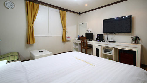 Cherbourg Hotel تشيونان المظهر الخارجي الصورة