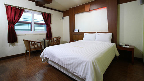 Cherbourg Hotel تشيونان المظهر الخارجي الصورة
