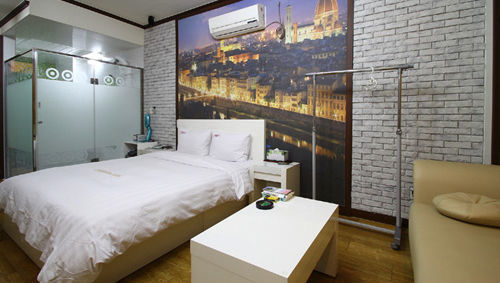 Cherbourg Hotel تشيونان المظهر الخارجي الصورة